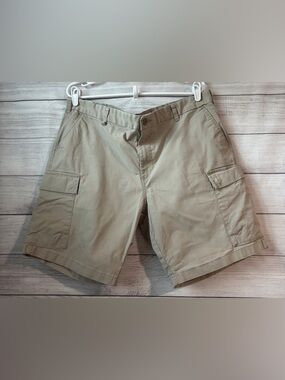Dockers men’s beige cargo shorts, Size 40